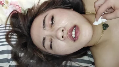 如此丰乳肥臀美少妇怎么能不爆射她呢