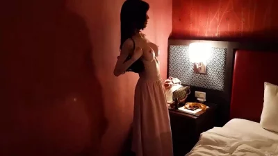 为了转正勾引经理去酒店开房，平时看着身材瘦小平平无奇，实则波超级大