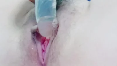 表妹用玩具弄出白浆