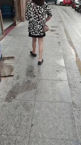 孩子数学老师吵架后被成功拿下，被我约到餐厅吃饭喝酒，喝开心了带到酒店