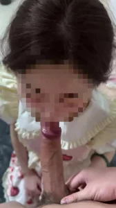 穿的这么可爱小裙子就应该被狠狠的操呢