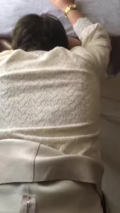 强推皮裙长靴少妇衣服没脱直接插内射