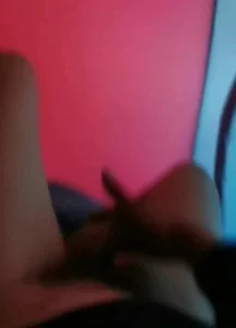 母狗主动自慰求看Baba大鸡巴