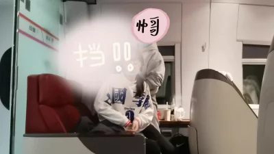 跟母狗在动车上的激情