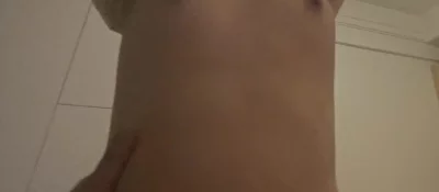 蹦蹦跳跳的小白兔